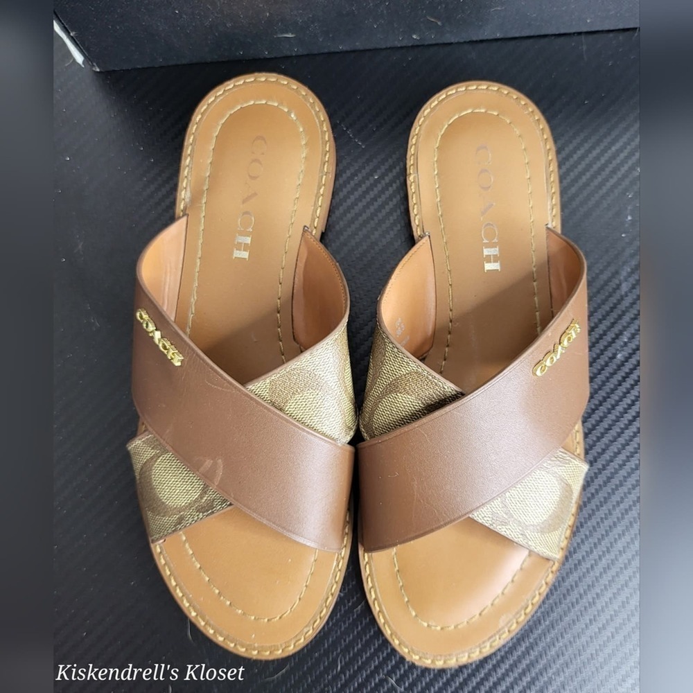 Coach Bundle Hilda Sandals SZ6 and Matching Signature Wristlet. - Picture 4 of 16